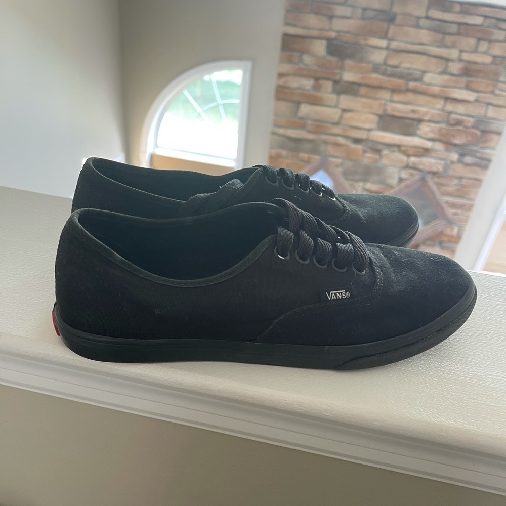 Low black vans size 6M / 7.5W